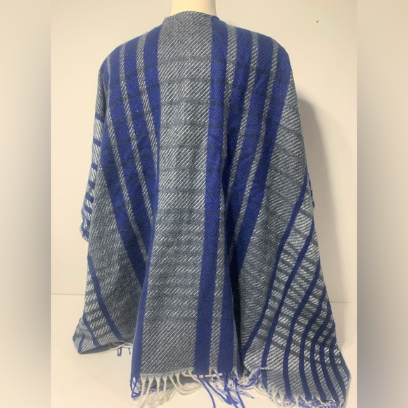 WOOLRICH Blue Gray Cozy Fringe Blanket Wrap Shawl Boho Southwestern OSFA - Picture 3 of 5